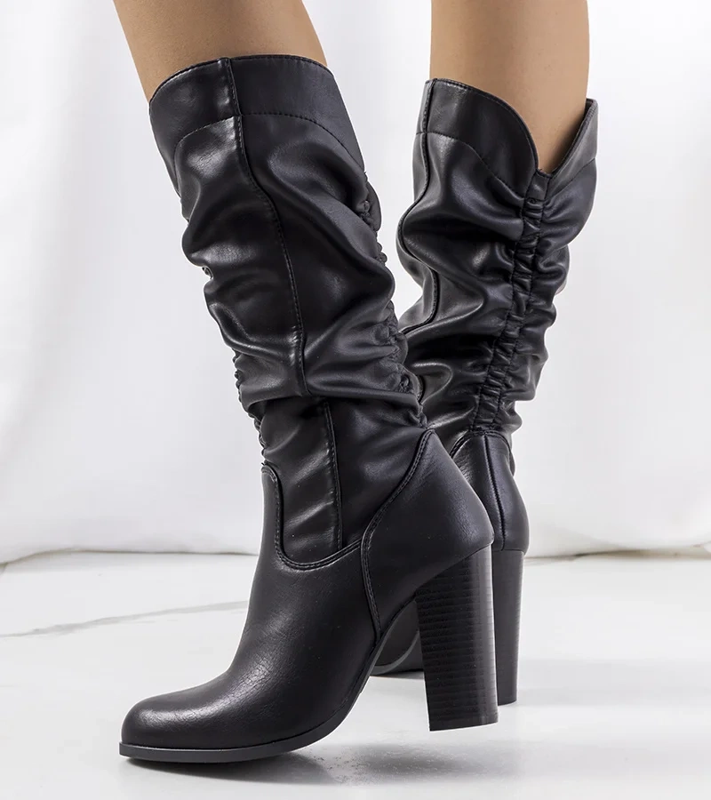 Schwarze Stiefel mit Absatz von Serpa