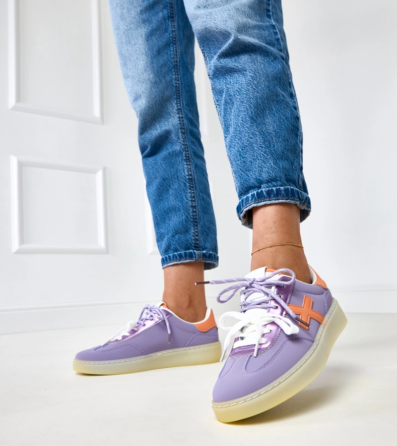 Lila Sneakers auf Plateausohle mit orangefarbenem Einsatz Eriksen