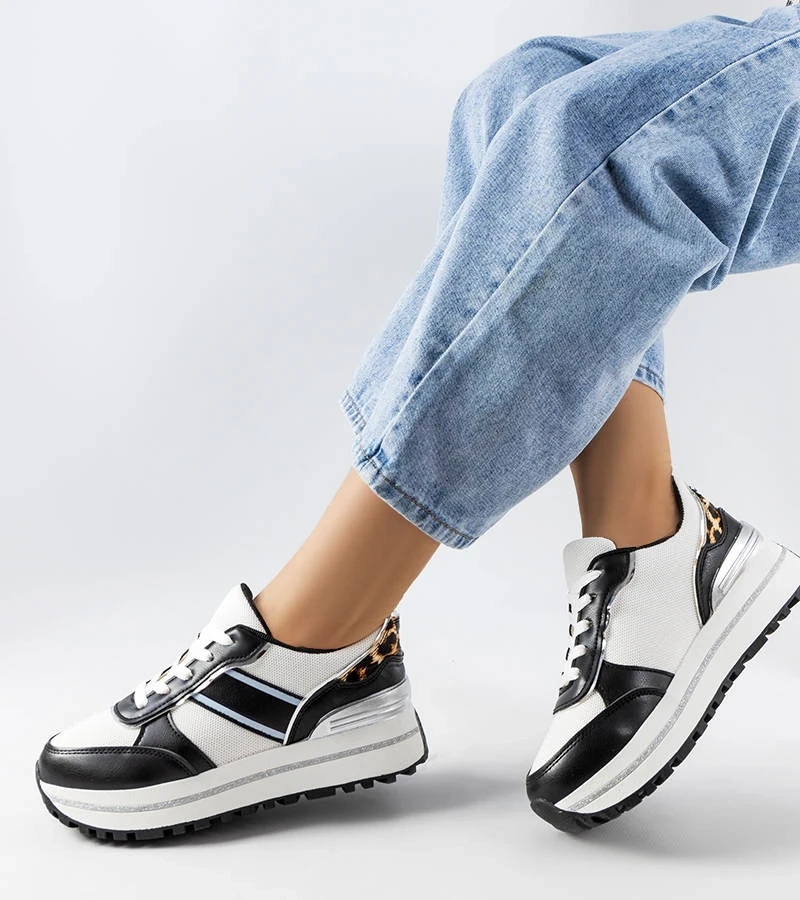 Schwarze Sneakers mit Glitzereinsätzen von Lang