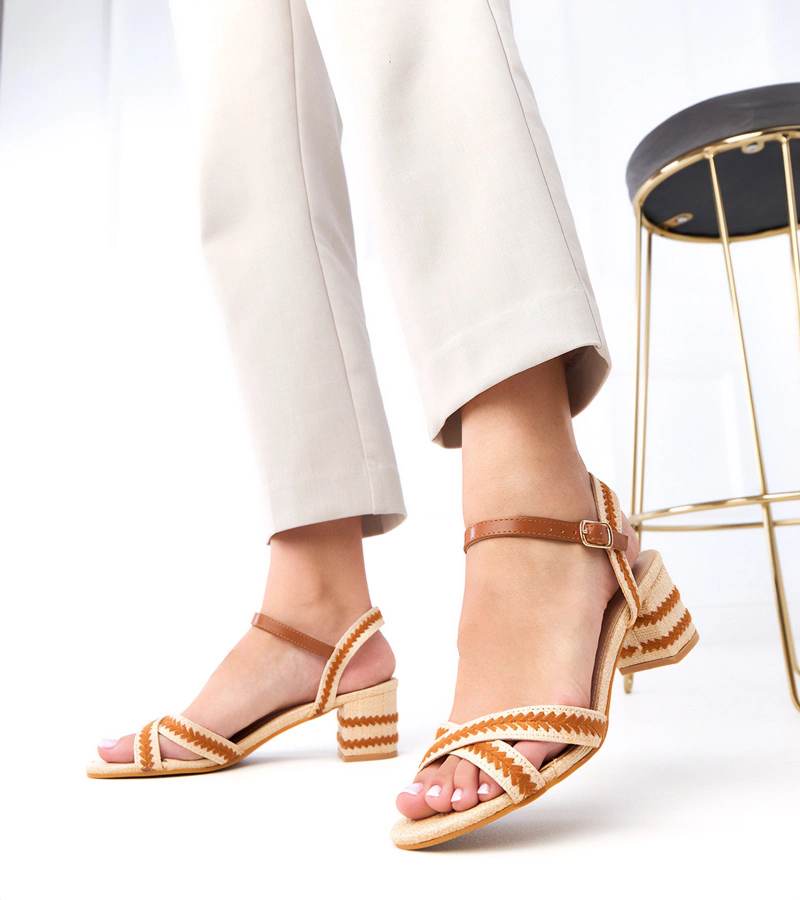 Braune Sandaletten mit Blockabsatz und Knöchelriemen Markot