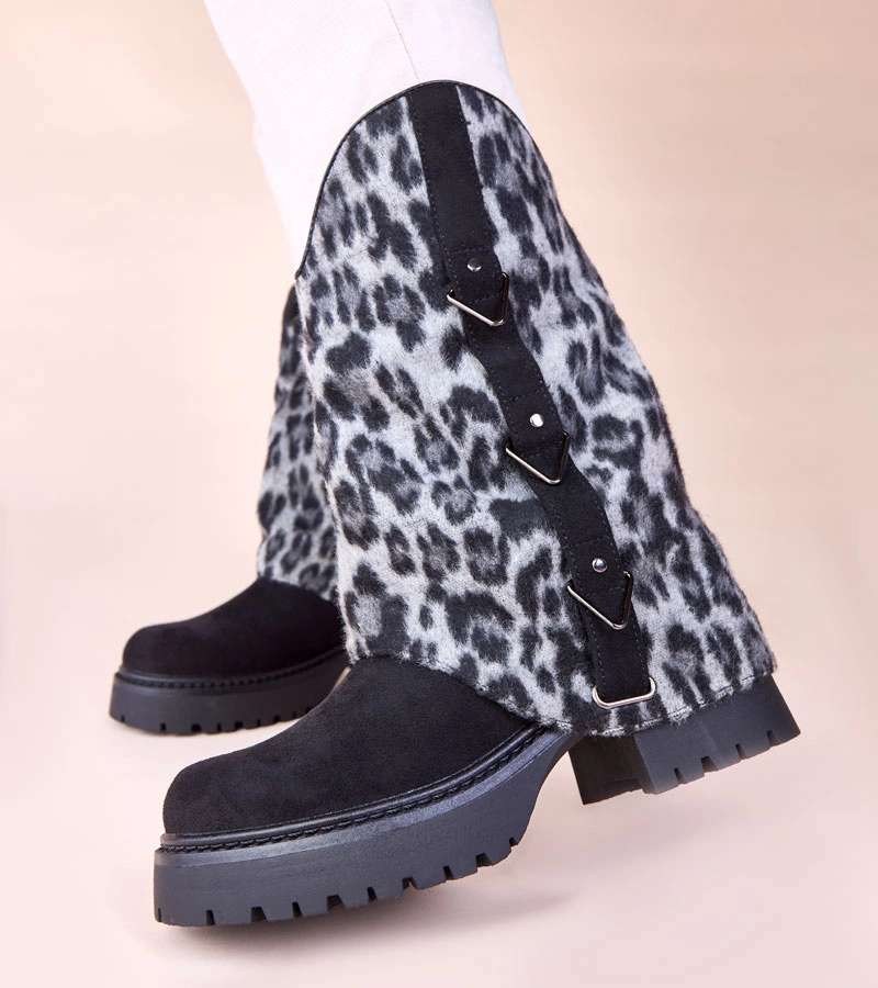 Schwarze Stiefeletten mit umgeschlagenem Schaft in Leopardenmuster Kaylia