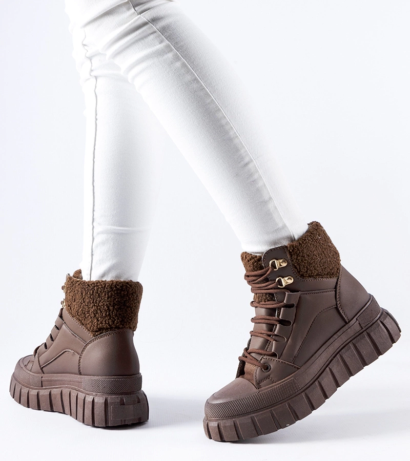 Braune gefütterte Sneaker von Adamsville