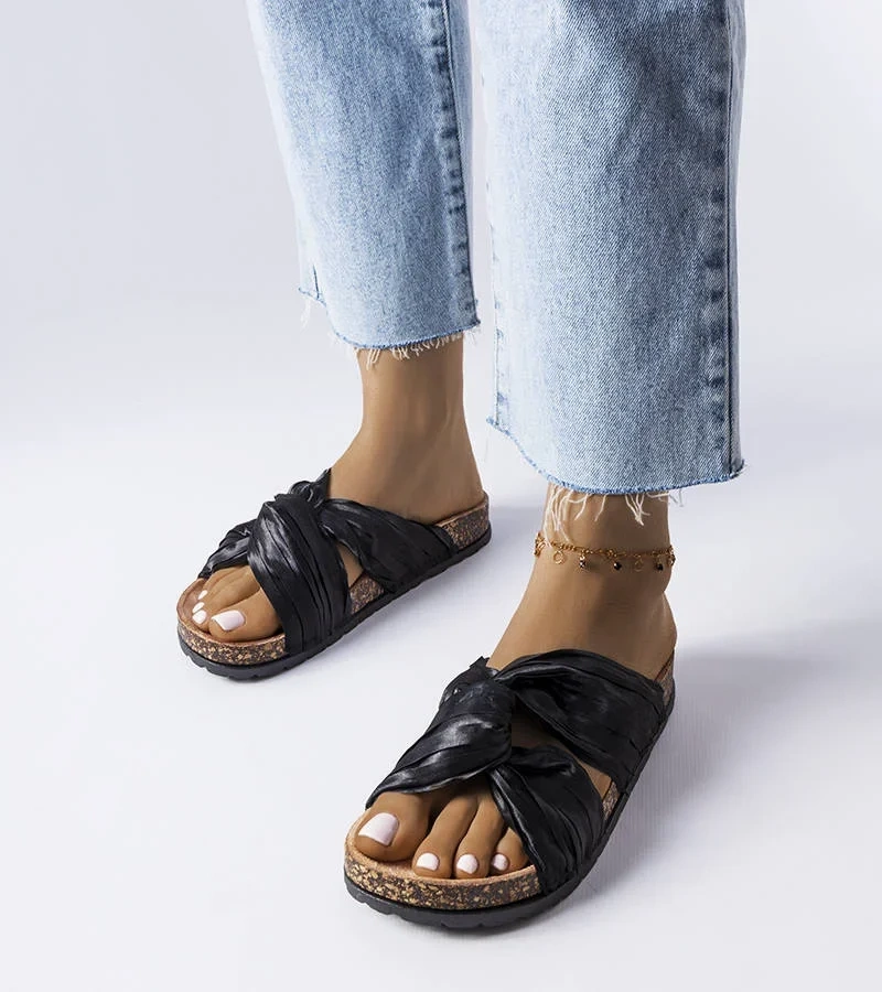 Beżowe klapki z łańcuchem Levy