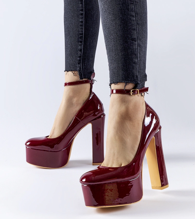 Bordeauxrote lackierte Pumps von Colle