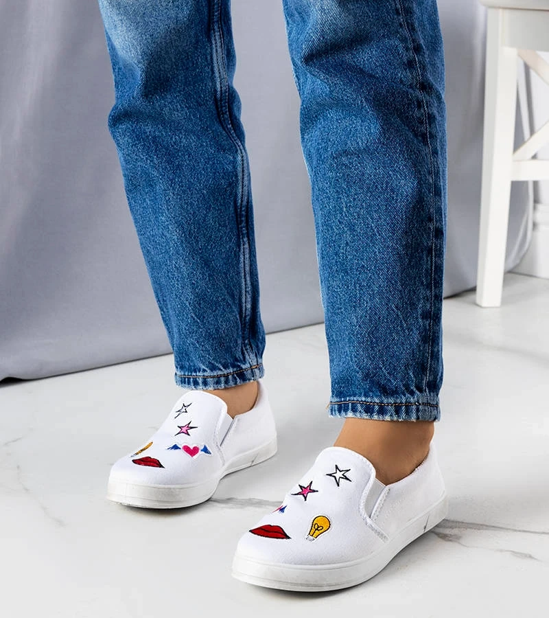 Weiße Stoff-Turnschuhe mit Anais-Patches