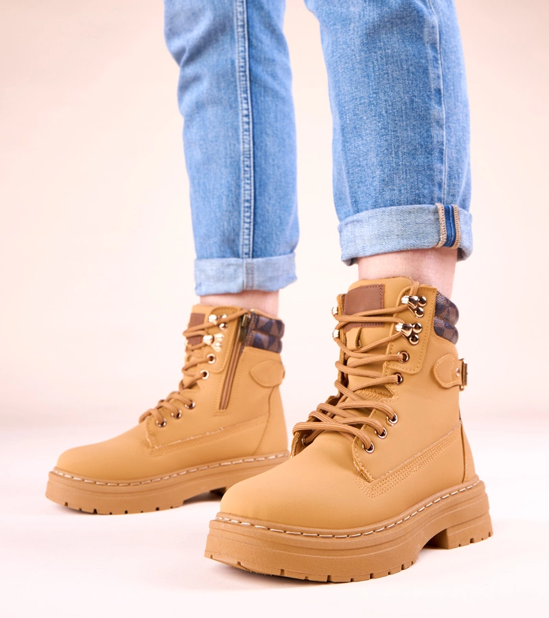 Gefütterte braune Stiefel aus matter Kunstleder Selio