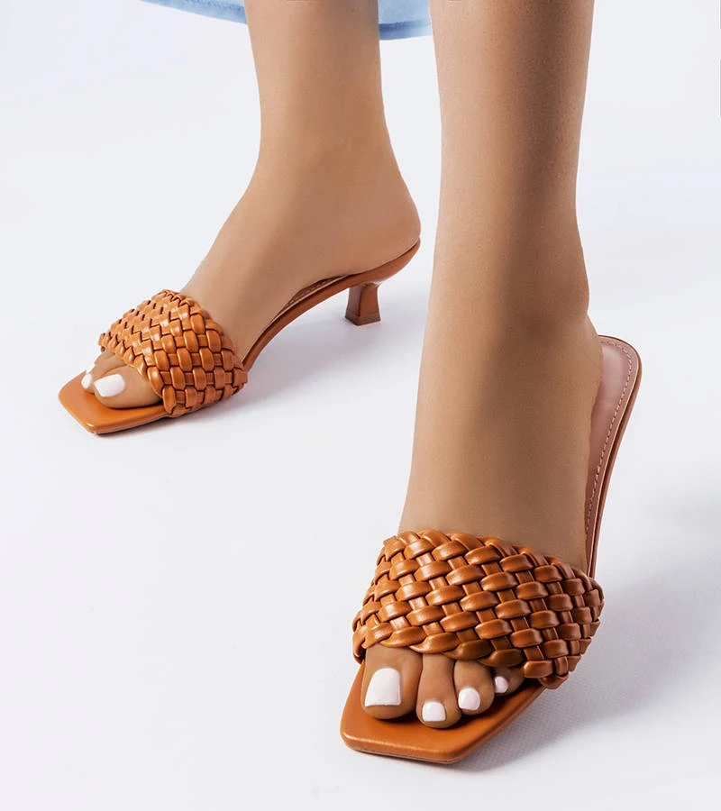 Braune Burbank Sandalen mit niedrigem Absatz