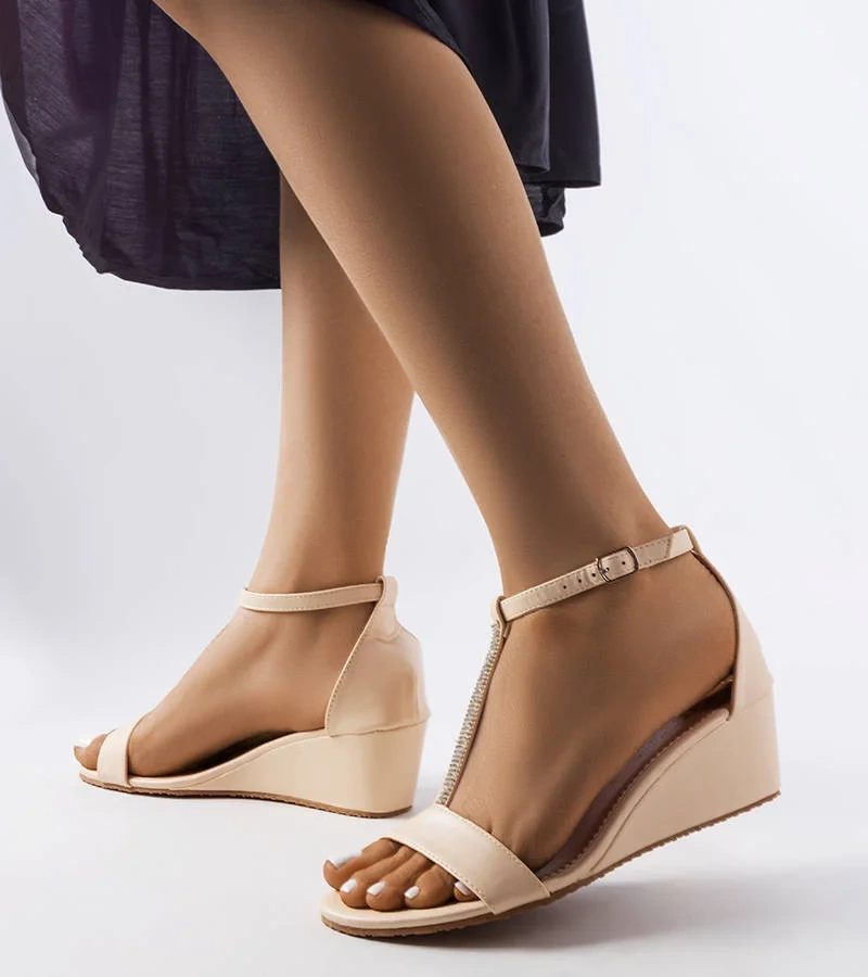 Żółte czółenka na słupku z motywem skóry wężą   Dolores