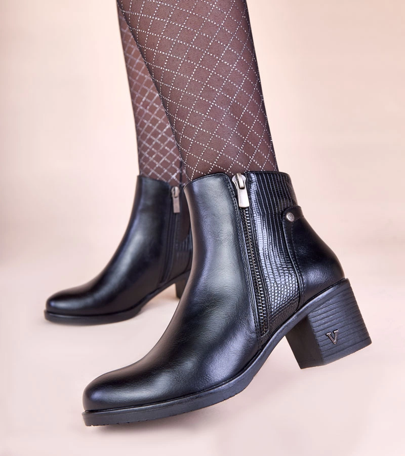 Schwarze Stiefeletten mit Zierrand Keiria