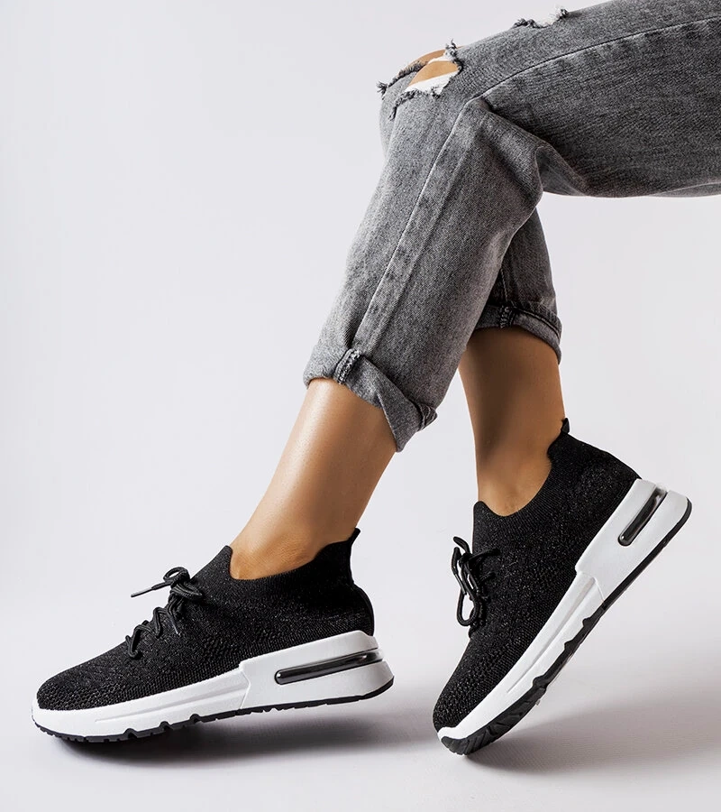 Schwarze Sneakers verziert mit glänzendem Faden von Randolph