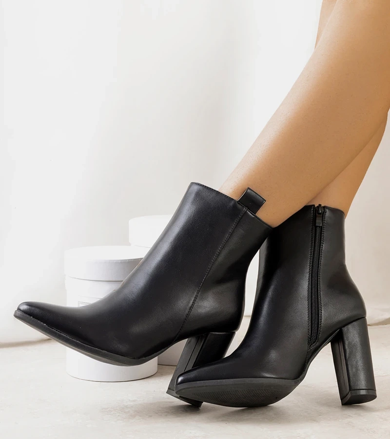 Schwarze Stiefeletten auf Absatz von Eduar