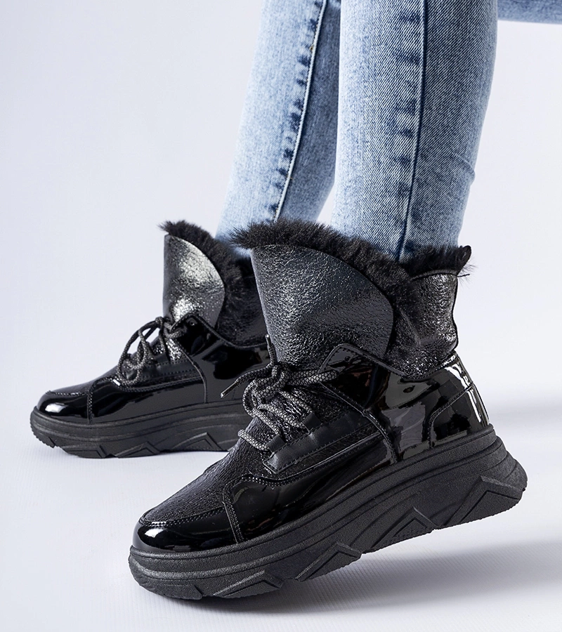 Schwarze gefütterte lackierte Schneestiefel Stringer
