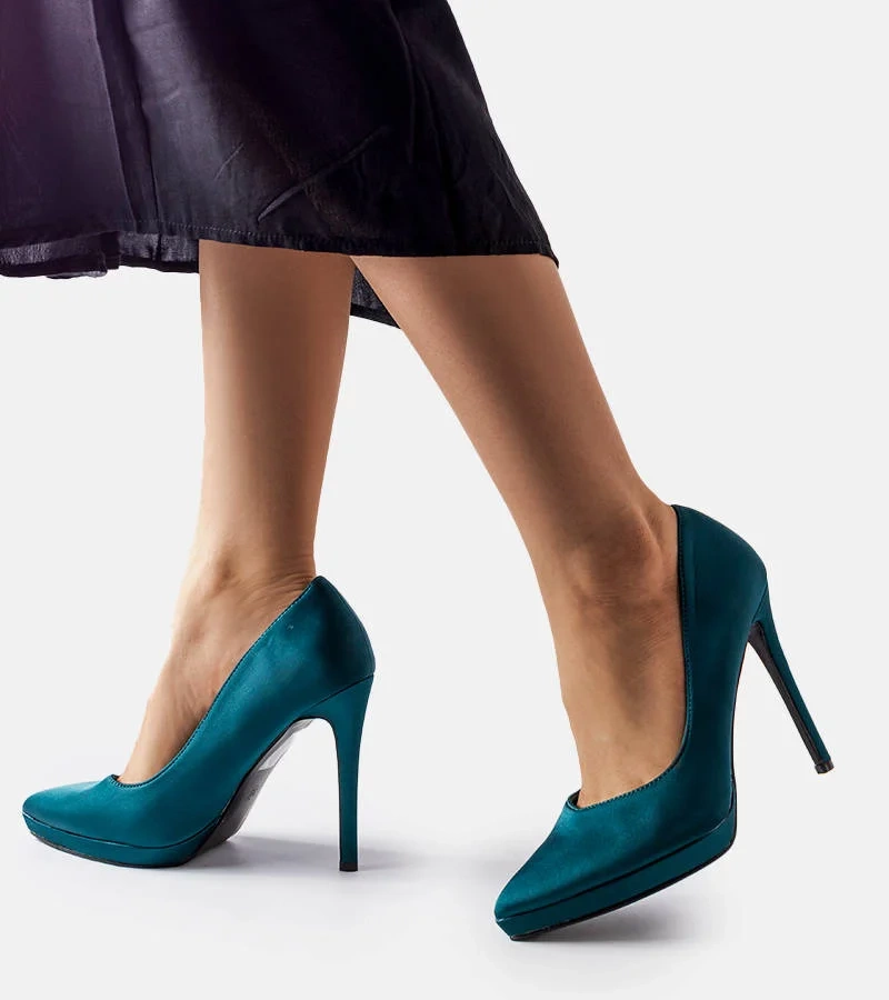Dunkelgrüne Satin-Stilettos von Silje