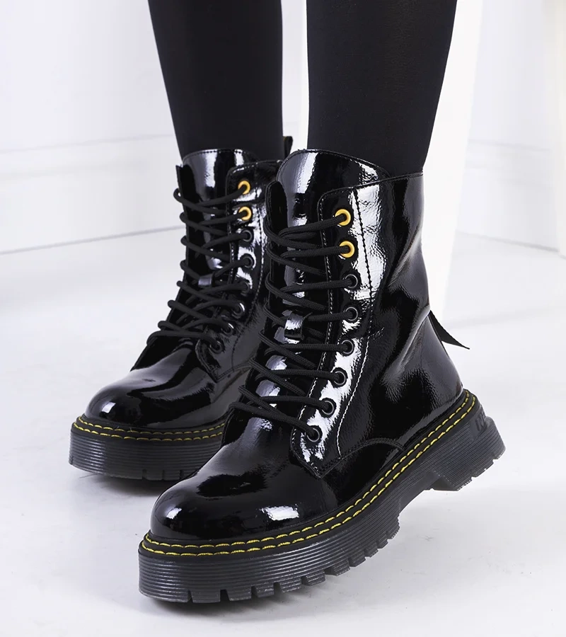 Schwarze lackierte Stiefel von Ferreira