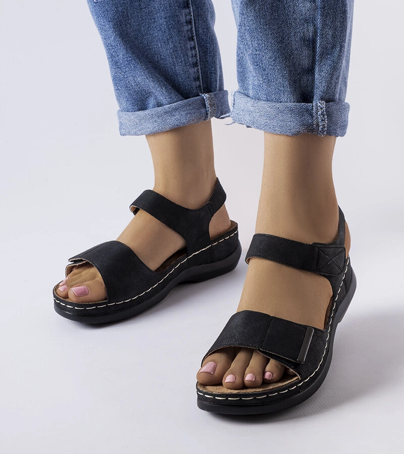 Żółte czółenka na słupku z motywem skóry wężą   Dolores