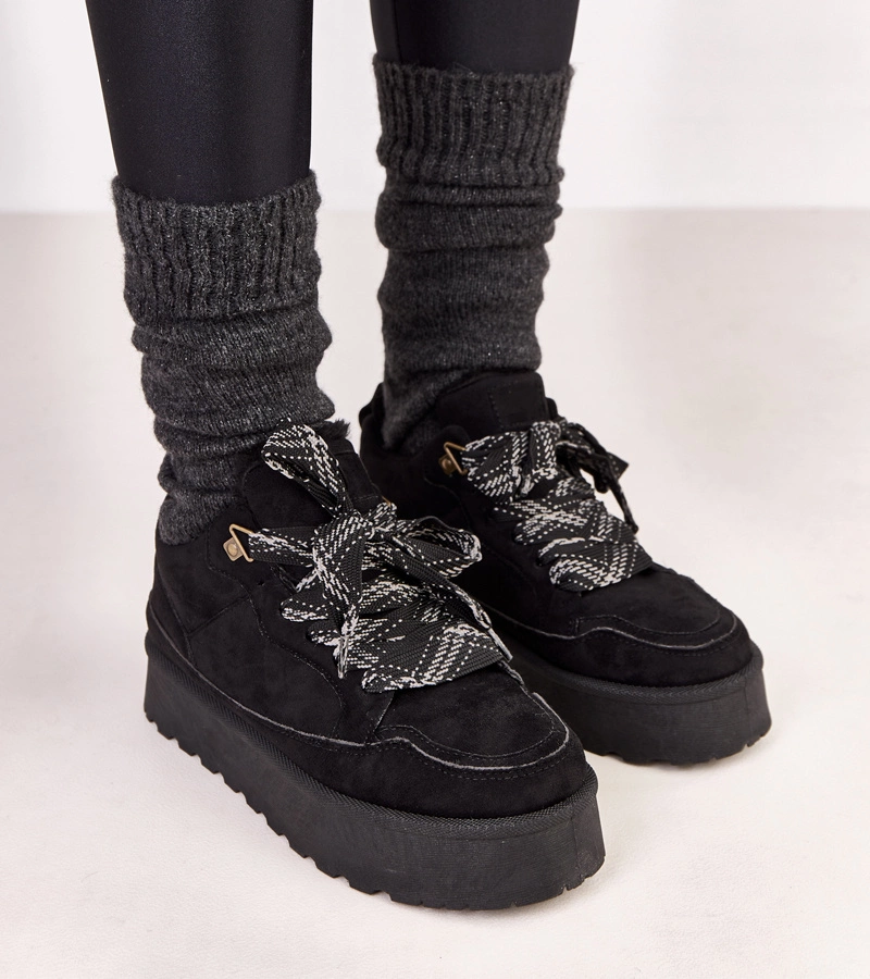 Czarne gefütterte Sneakers mit dicken Schnürsenkeln Landry