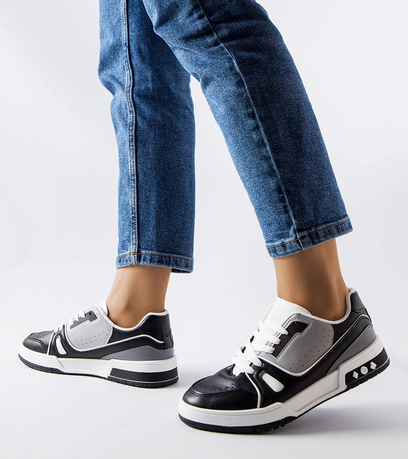 Schwarze sportliche Sneakers von Willson