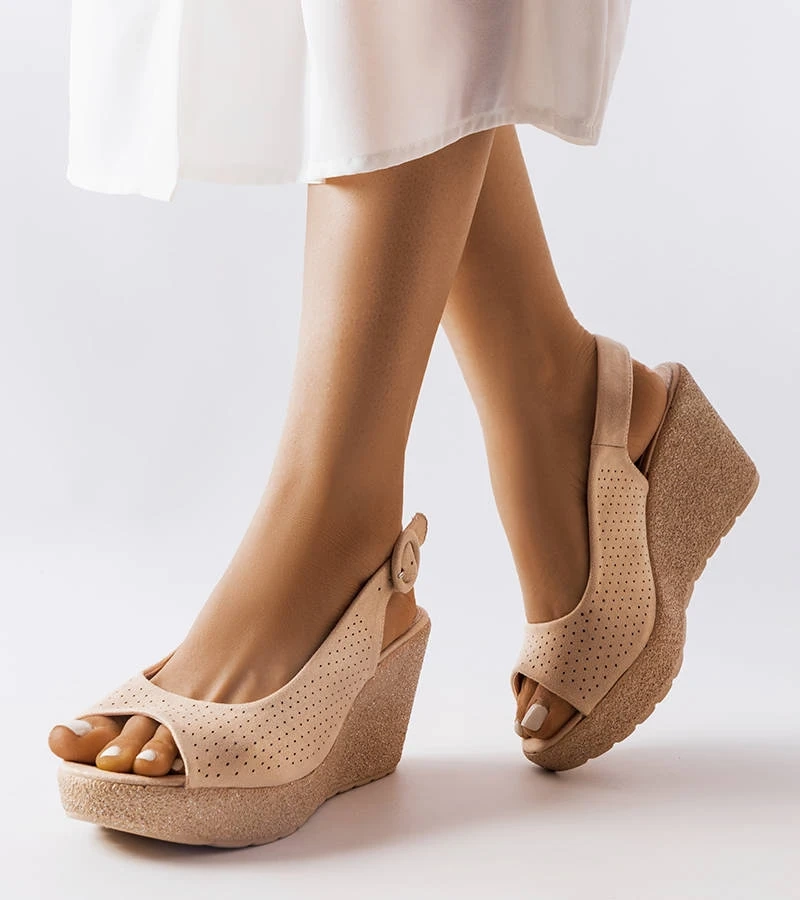 Goldene Keilsandalen von Lobelia