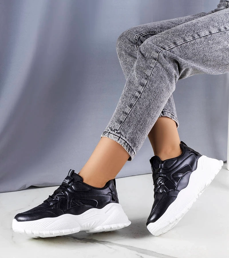 Schwarze Sneakers mit massiver Sohle Lorene