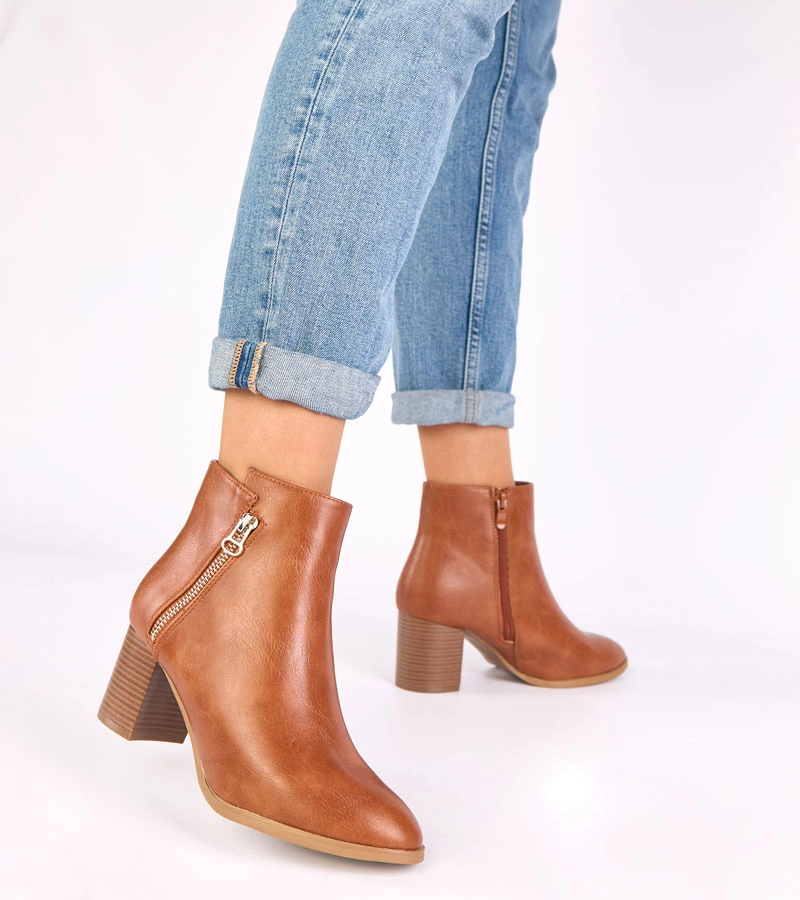 Braune klassische Stiefeletten mit Blockabsatz und dekorativem Reißverschluss Ellie