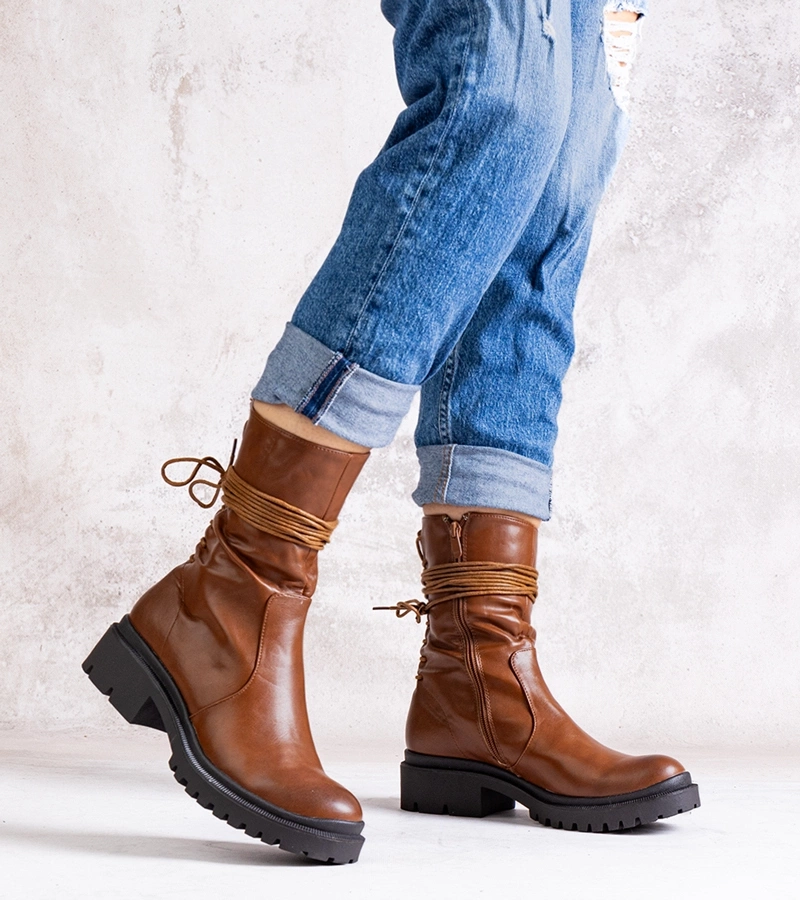 Brune Stiefeletten aus Eko-Leder Sahera.