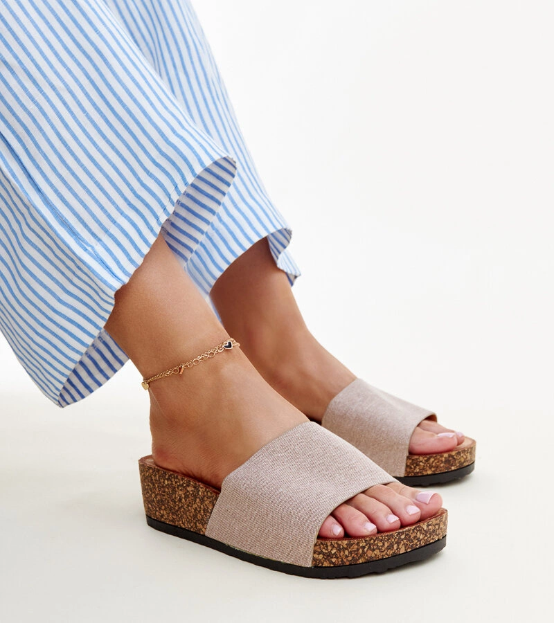 Dunkelbeige Naifene Sandalen auf Korkkeilabsatz