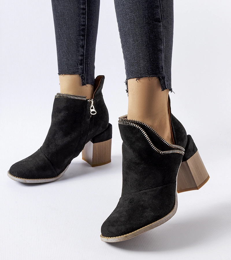 Schwarze Stiefeletten auf dekorativem Absatz Odo