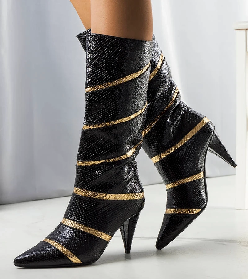 Schwarz-goldene gefütterte Stiefel von Nevzo