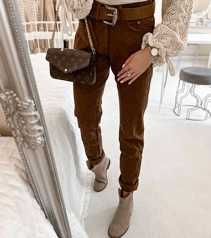 Braune Hosen mit Pelchat-Gürtel