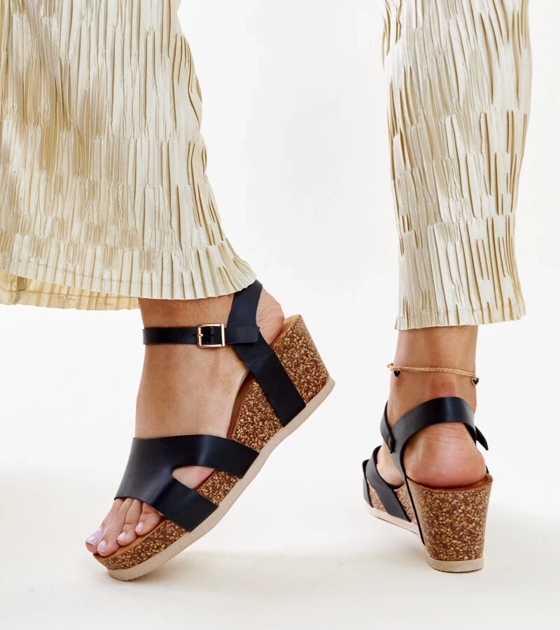 Schwarze Sandalen mit Korkkeil von Gabera