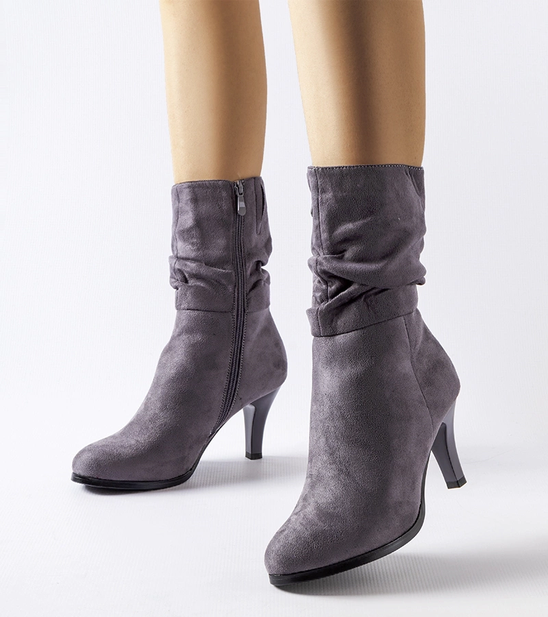 Graue, gefütterte Eco-Wildleder-Stiefeletten mit Stilettoabsatz von Sant