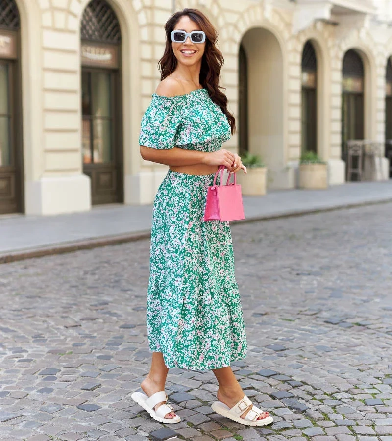 Grünes Set mit Top und Midi-Rock Elora