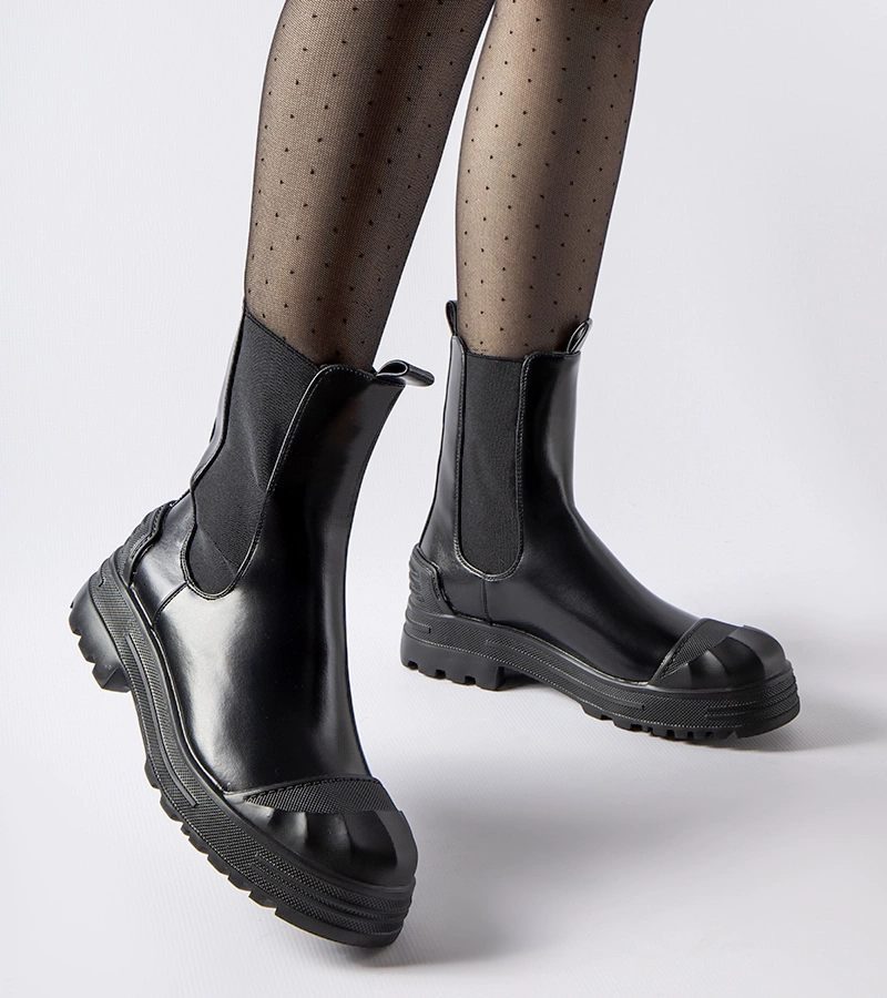 Schwarze, gefütterte, massive Stiefeletten von Albanese