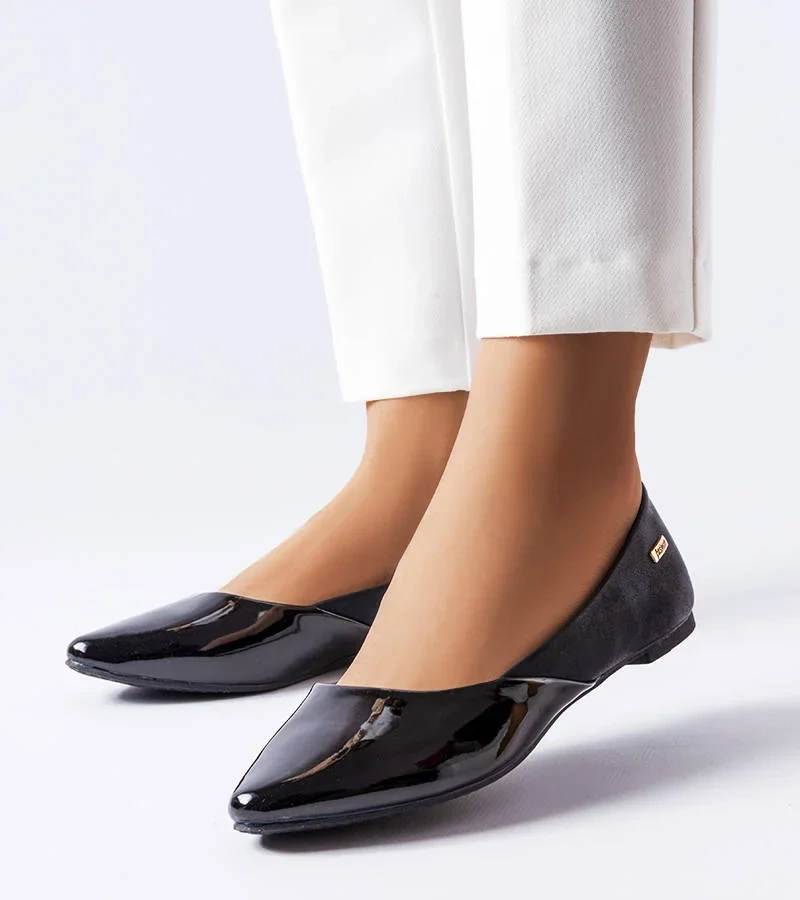 Schwarze lackierte elegante Valpan-Ballerinas