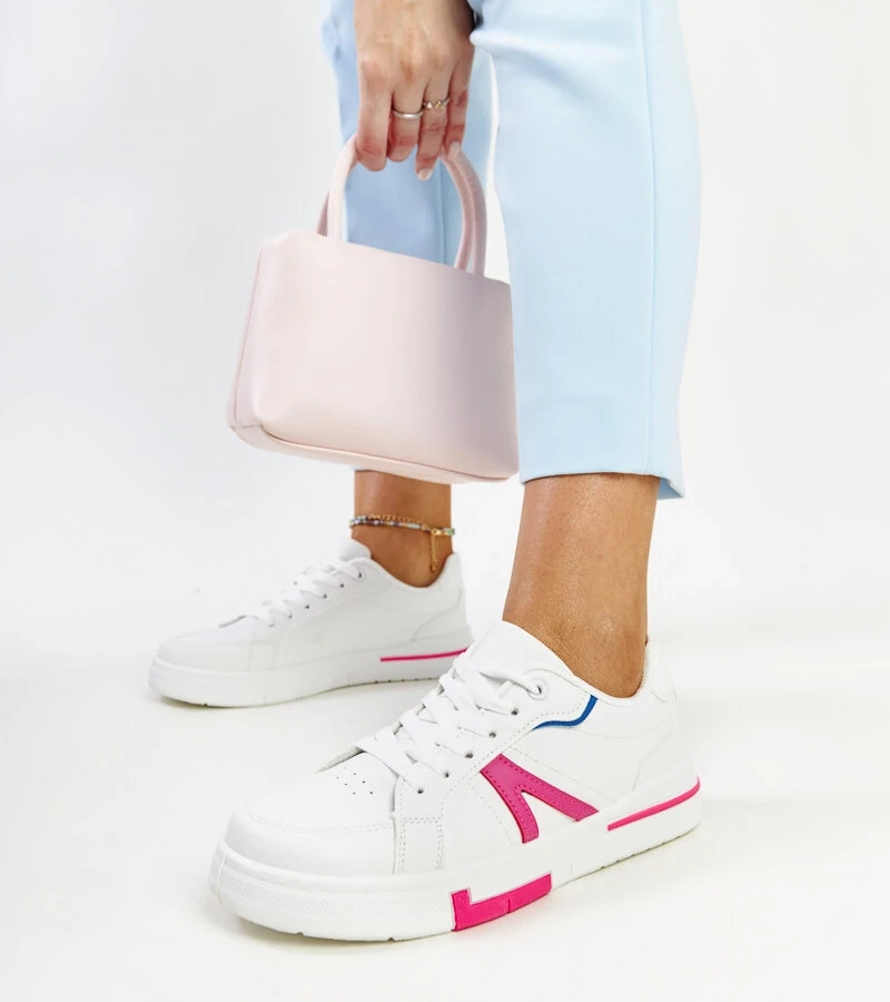 Weiße Sneakers mit Rose von Zorica